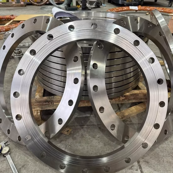 Fundición de inversión en stock Fundición a la cera perdida Aleación de acero al carbono SS304 Hierro Cuello largo soldado Forjado Roscado ciego/Deslizante/Enchufe/Placa plana/Wn/So/RF/FF Brida de tubería